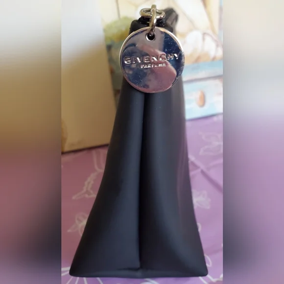 Givenchy Cosmetic Pouch Gucci Brush & Chanel Mascara - Picture 4 of 14